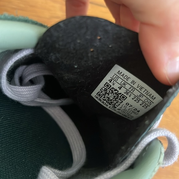 Sage green adidas gazelles - Picture 6 of 6